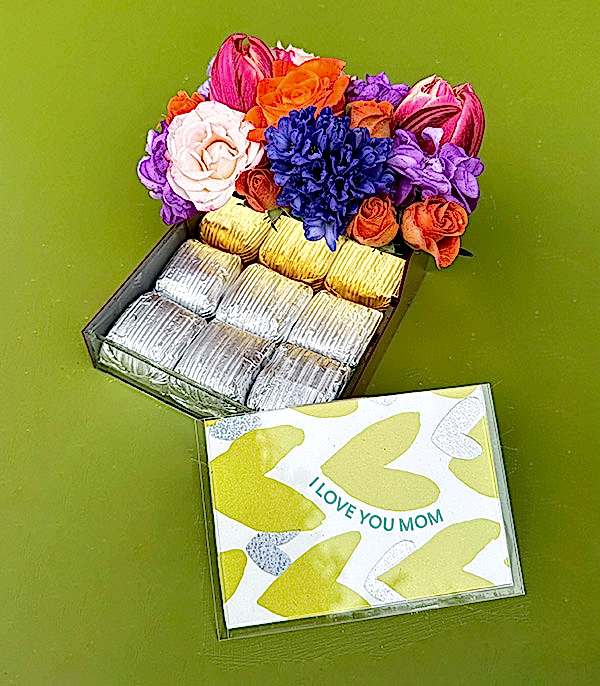 I Love You Mom Rengarenk Çiçekli Anneler Günü Mini Çikolata