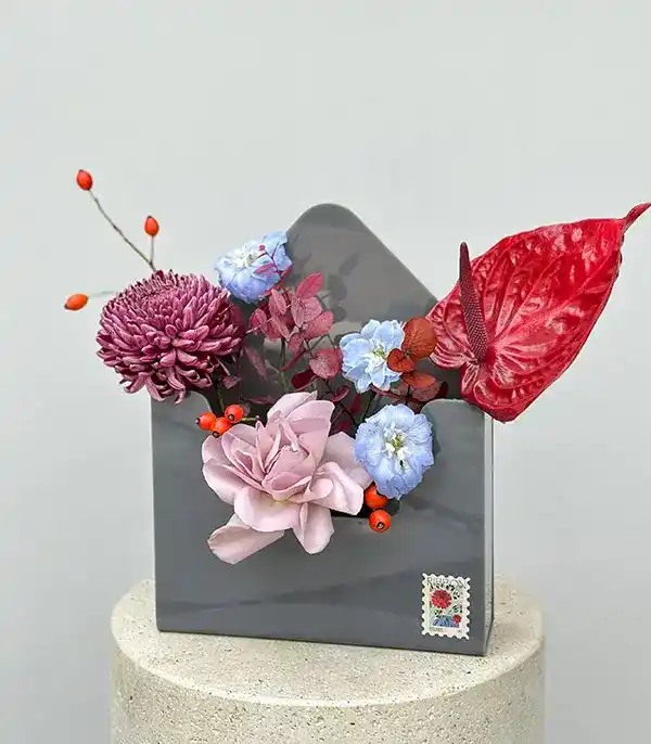 İstanbul Postcard Bloom Stamp Gül Antoryum Aranjmanı