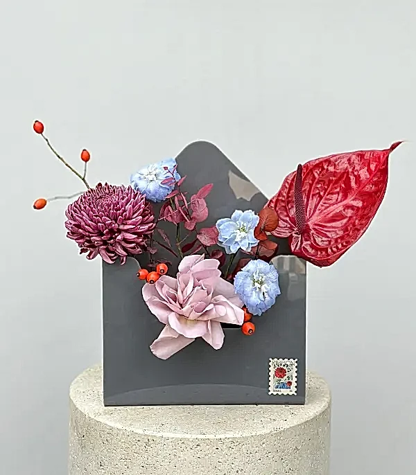 İstanbul Postcard Bloom Stamp Gül Antoryum Aranjmanı