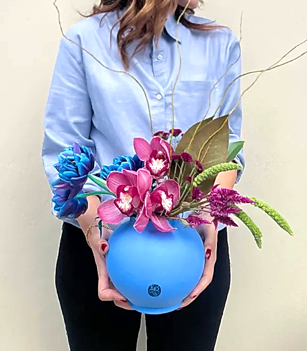 Joelle Mavi Seramik Vazoda Cymbidium Orkide Galaksi Lale Aranjmanı