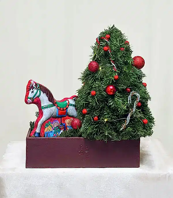 Jolly Pony Bordo Deri Kutuda Çikolata El İşi Işıklı Çam Ağacı