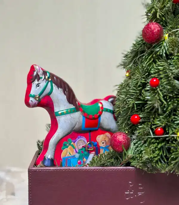 Jolly Pony Bordo Deri Kutuda Çikolata El İşi Işıklı Çam Ağacı