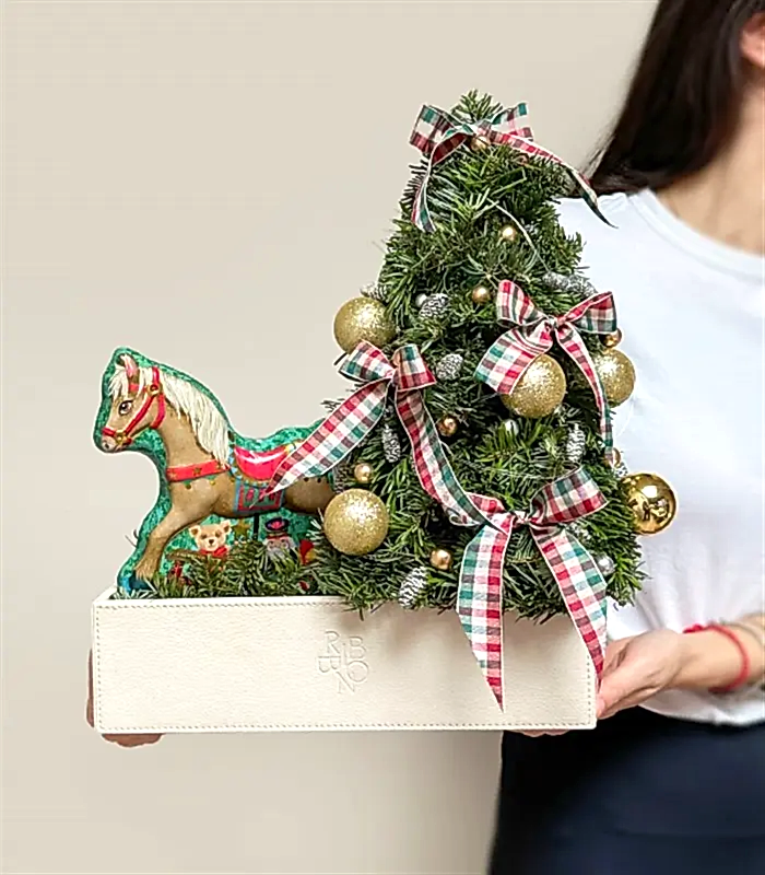 Jolly Pony Krem Deri Kutuda El İşi Işıklı Çam Ağacı Çikolata Yılbaşı Hediyesi