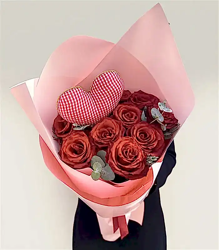 Kalp Figürlü 9 Kırmızı Gül Buketi