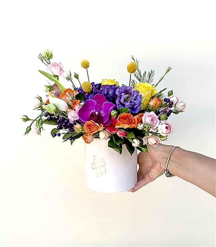 Krem Mini Kutuda Rengarenk Çiçekler Yaz Aranjmanı