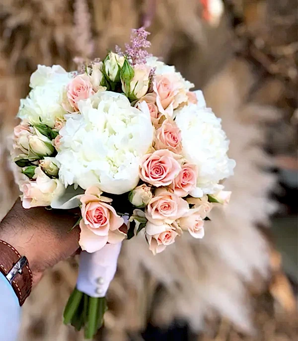 Lexi Pudra Çardak Gül 7 Beyaz Şakayık Gelin Buketi