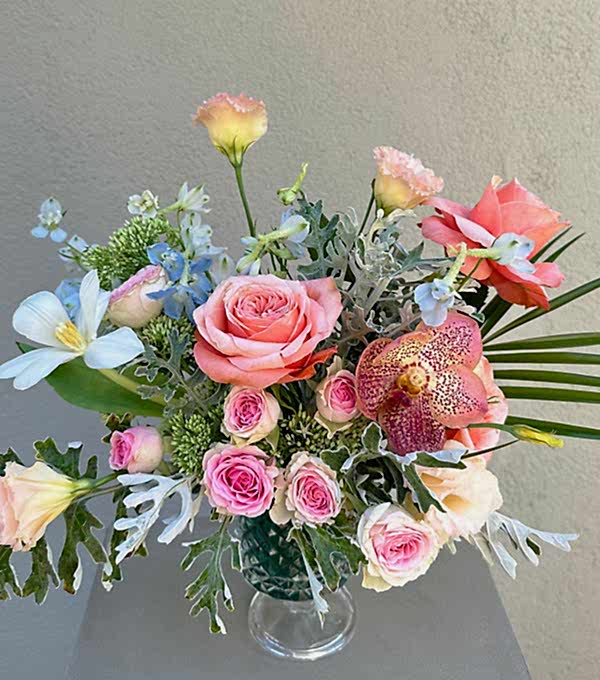 Lia Mini Kristal Vazoda Somon Pembe Çiçekler