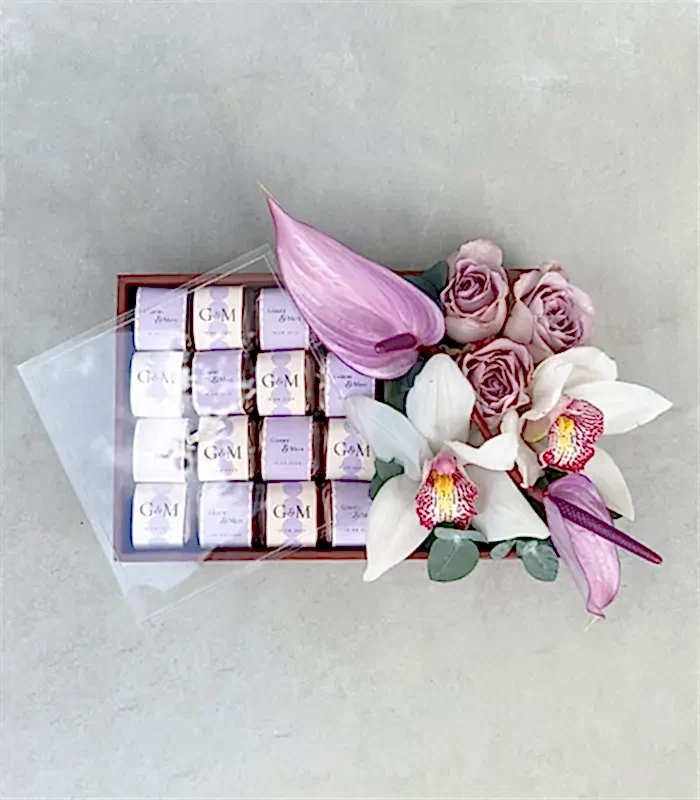 Lila Grand Deluxe İsme Özel 32Li Çikolata Tepsisi