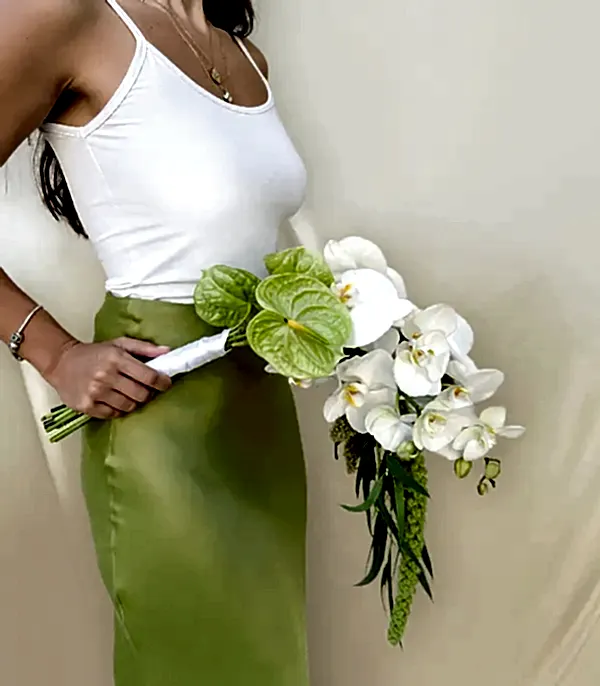 Loves Enchantment Beyaz Orkide Yeşil Antoryum Gelin Buketi