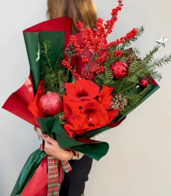 Narlı Amaryllis Ilex Kırmızı Deluxe Yılbaşı Buketi