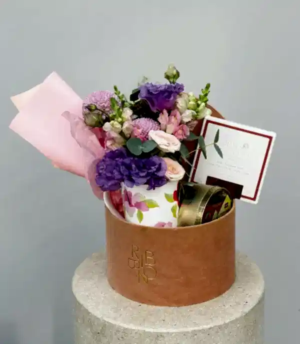 Çiçekli Kupa Çikolata Hediye Kutusu