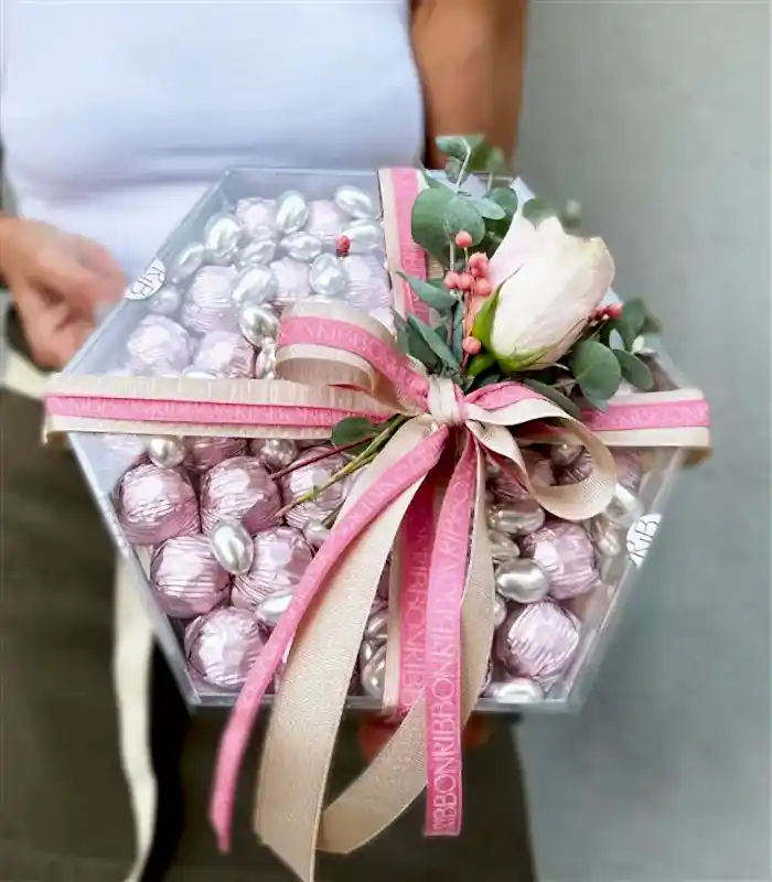 Pembe Grand Deluxe 40Lı Yıldız Altıgen Ayna Çikolata Tepsisi