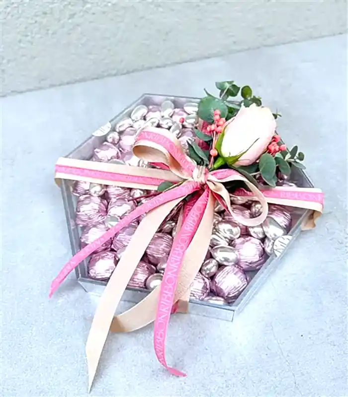 Pembe Grand Deluxe 40Lı Yıldız Altıgen Ayna Çikolata Tepsisi