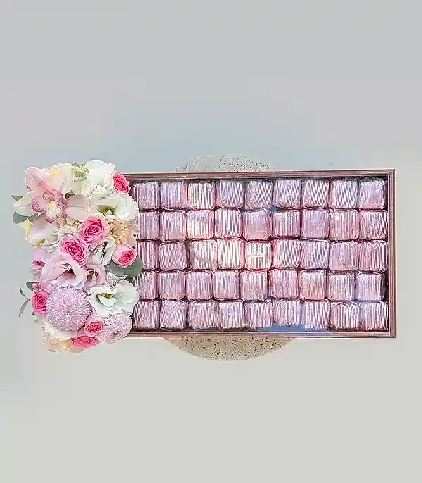 Pembe Royal Deluxe Deri Tepside 90Lı Çikolata Tepsisi