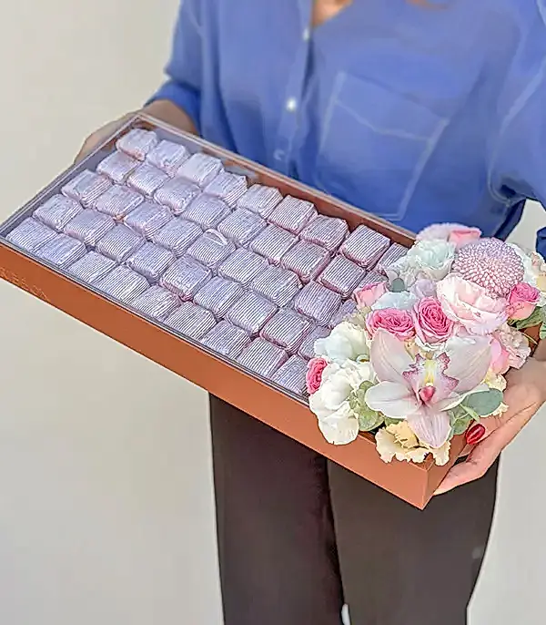 Pembe Royal Deluxe Deri Tepside 90Lı Çikolata Tepsisi