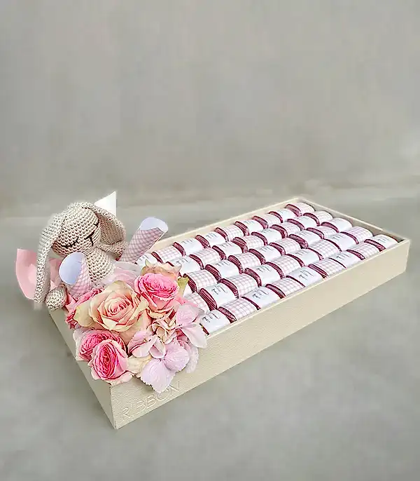 Pink Rabbit İsme Özel 90Lı Yenidoğan Bebek Tebrik Çikolatası Royal Deluxe