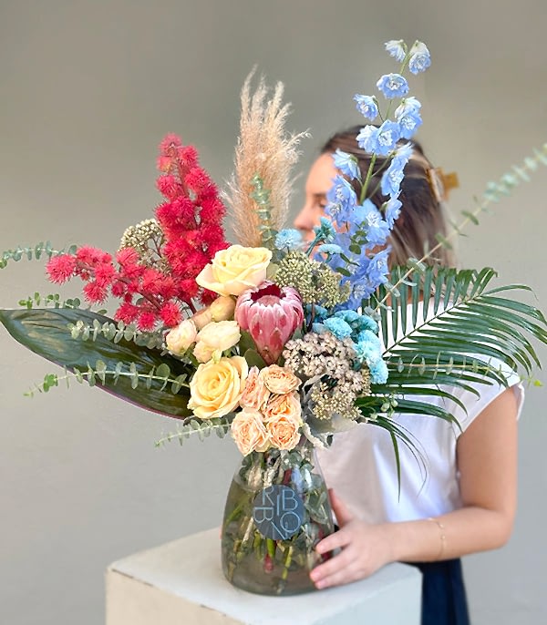 Queen Protealı Delfinyum Kayısı Gül Aranjman Limited Edition