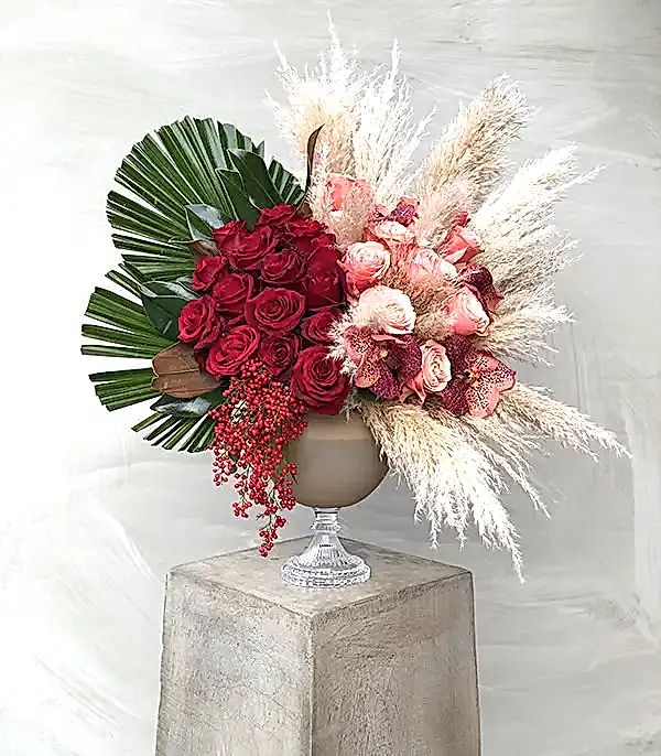 Regina Grand Somon Kırmızı Gül Vazo Aranjman