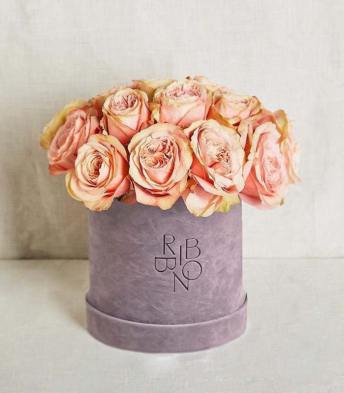 Renata Gri Deluxe Kutuda 20 Somon Gül Aranjmanı