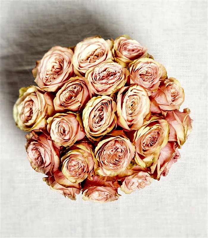 Renata Gri Deluxe Kutuda 20 Somon Gül Aranjmanı