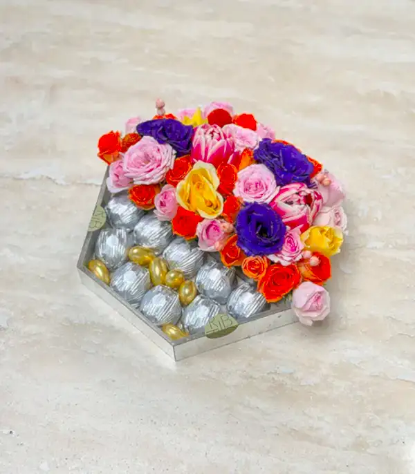 Rengarenk Çiçekler Luxe Yıldız Altıgen Ayna Çikolata Tepsisi