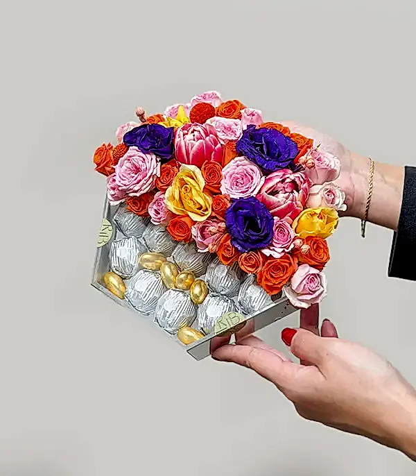 Rengarenk Çiçekler Luxe Yıldız Altıgen Ayna Çikolata Tepsisi