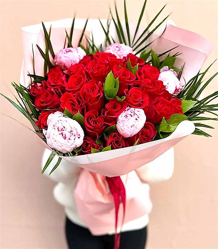 Romantic 5 Pembe Şakayıklı 27 Kırmızı Güller Buketi