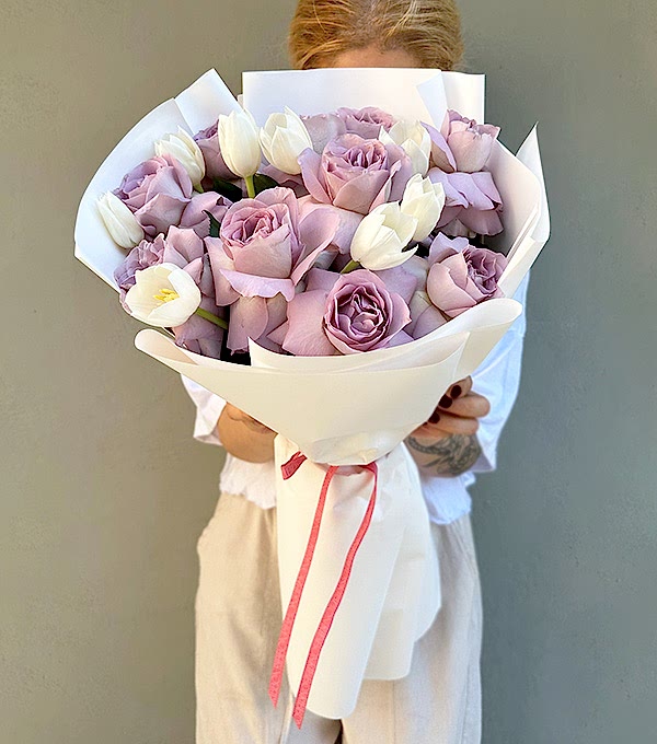 Rosanna Beyaz Lale Lila Gül Buketi