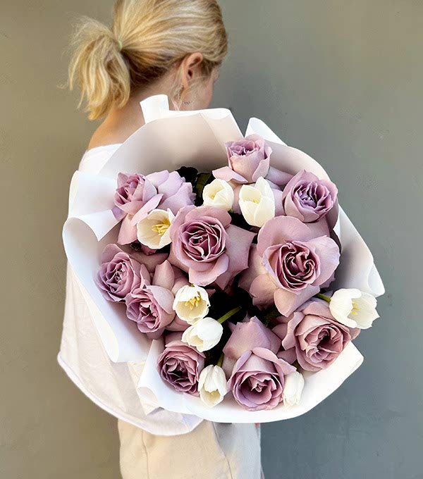 Rosanna Beyaz Lale Lila Gül Buketi