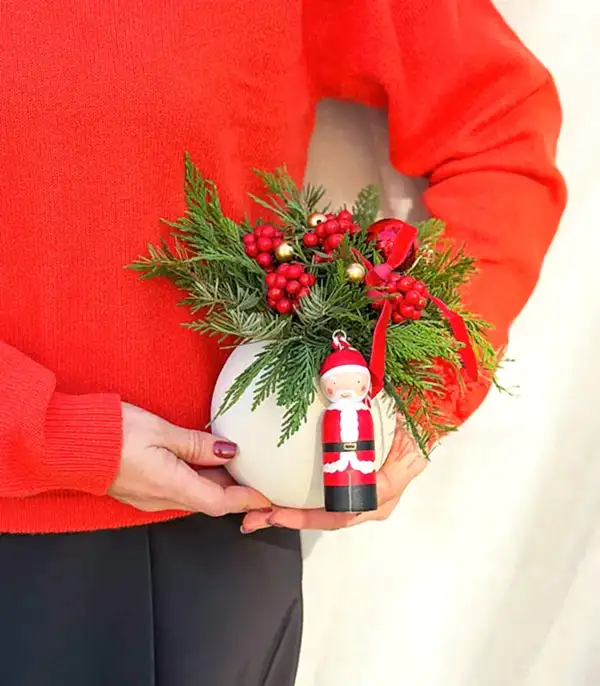 Santa Mini Krem Seramik Vazoda Kokina Yılbaşı Aranjmanı