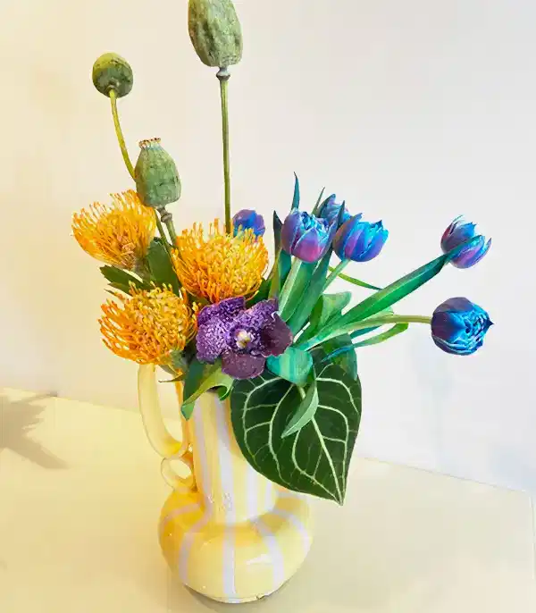 Sarı El İşi Seramik Sürahi Vazoda Lucas Galaksi Laleler