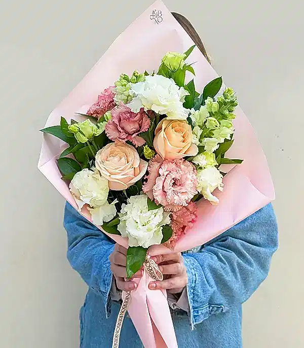 Sheryl Kayısı Gül Beyaz Çiçekler Mini Buket