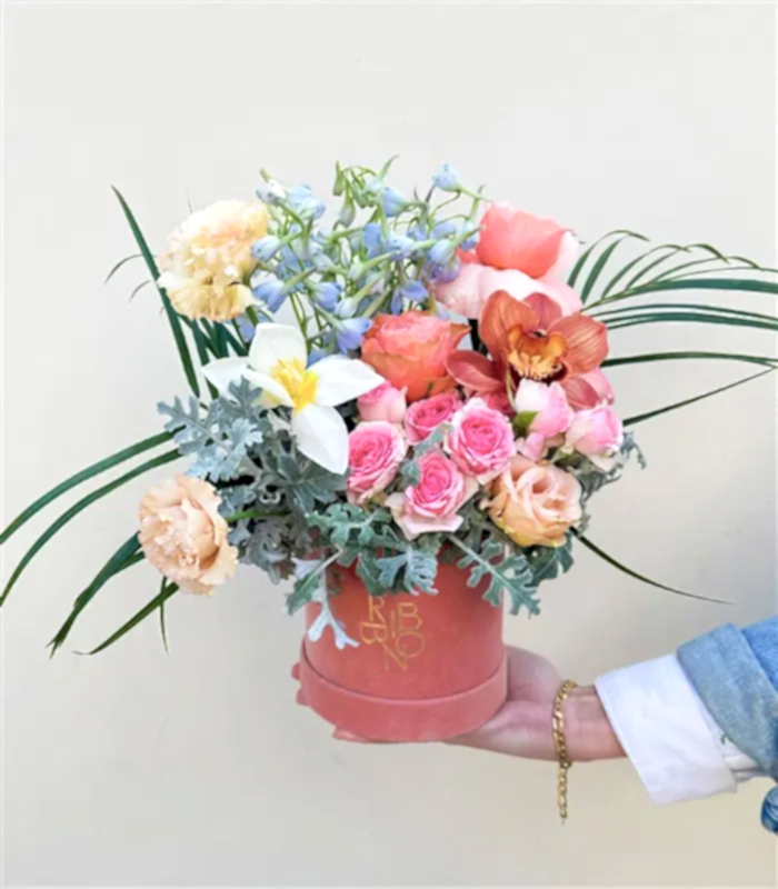 Shira Pembe Mini Kutuda Somon Pembe Çiçekler