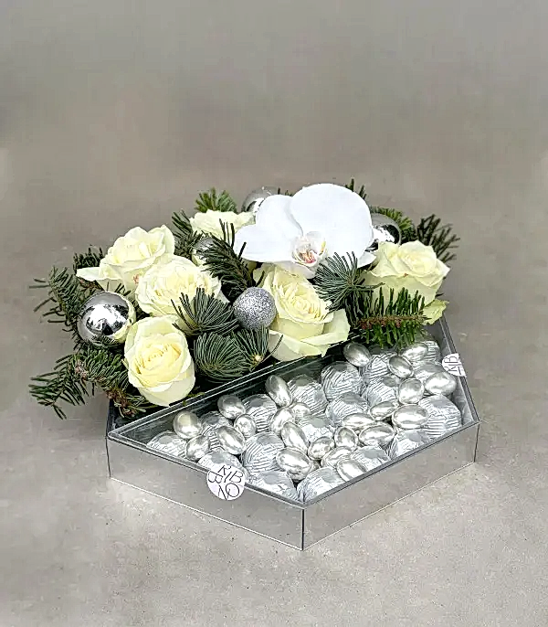 Snowfall Silver Deluxe Yıldız Altıgen Ayna 18Li Çikolata Tepsisi