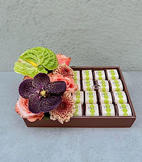 Somon Grand Deluxe İsme Özel 32Li Çikolata Tepsisi