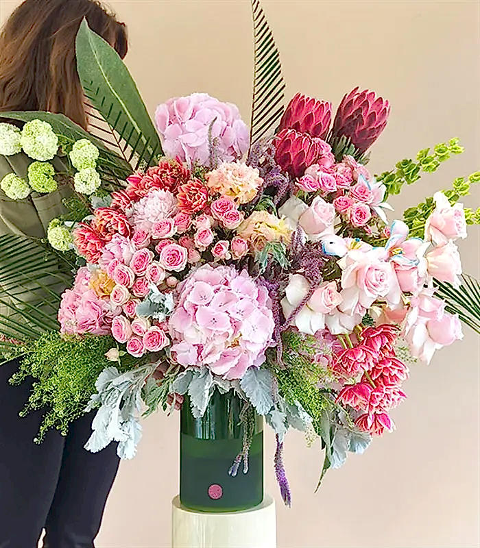 Sorriso Yeşil Vazoda Pembe Ortanca Protea Grand Deluxe Aranjman