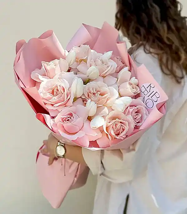 Summer Romance Deluxe Pembe Gül Beyaz Lale Buketi