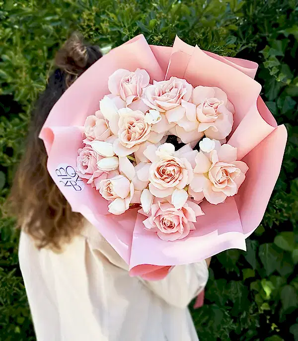 Summer Romance Deluxe Pembe Gül Beyaz Lale Buketi