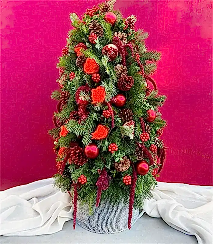 Taze Narlı Kırmızı Kokinalı Süslenmiş Grand El İşi Yılbaşı Çam Ağacı