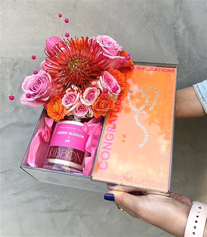 Tebrikler Turuncu Pembe Mum Çikolata Çiçek Hediye Kutusu