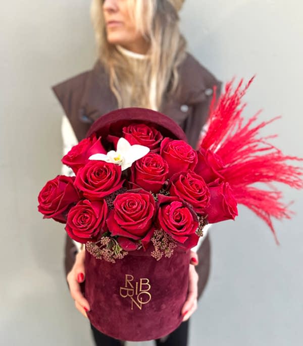 Valentine Deluxe Bordo Kutuda Kırmızı Gül Aranjmanı