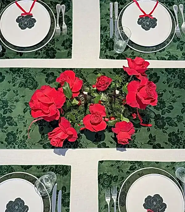 Yılbaşı Kırmızı Gül Mumlu Masa Çiçeği 4Lü Runner ve Amerikan Servis Seti