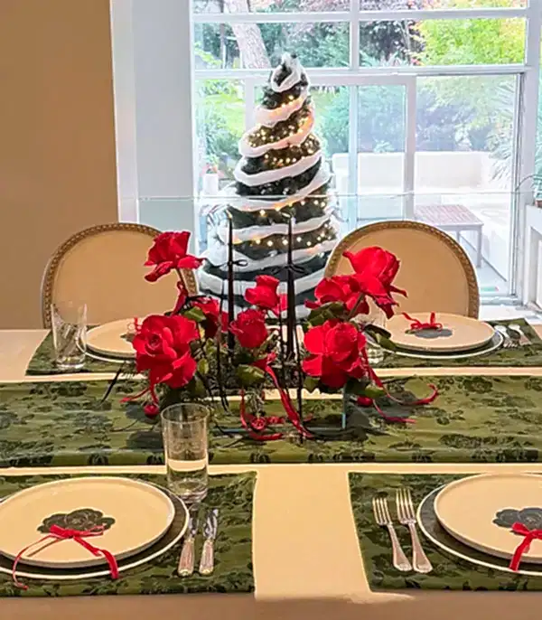Yılbaşı Kırmızı Gül Mumlu Masa Çiçeği 6Lı Runner ve Amerikan Servis Seti
