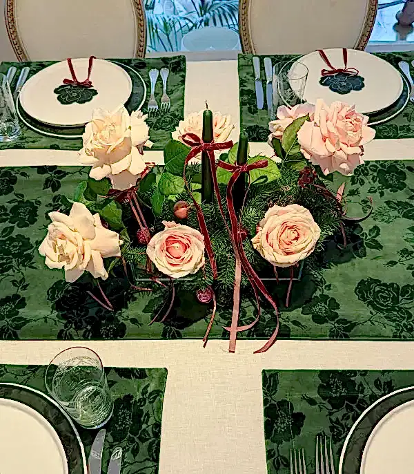 Yılbaşı Pembe Gül Mumlu Masa Çiçeği 6Lı Runner ve Amerikan Servis Seti