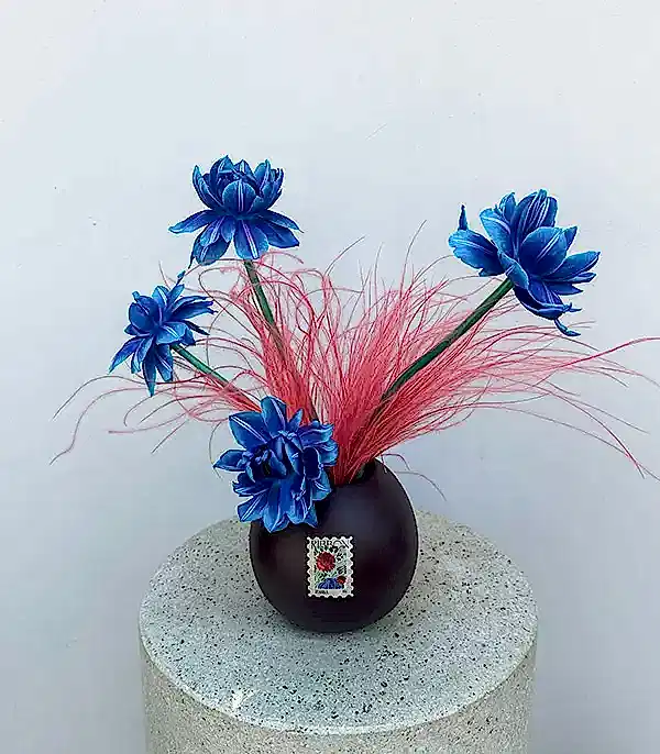 Zeyrek Bloom Stamp Mini Seramik Vazoda Galaksi Laleler İstanbul Aranjmanı