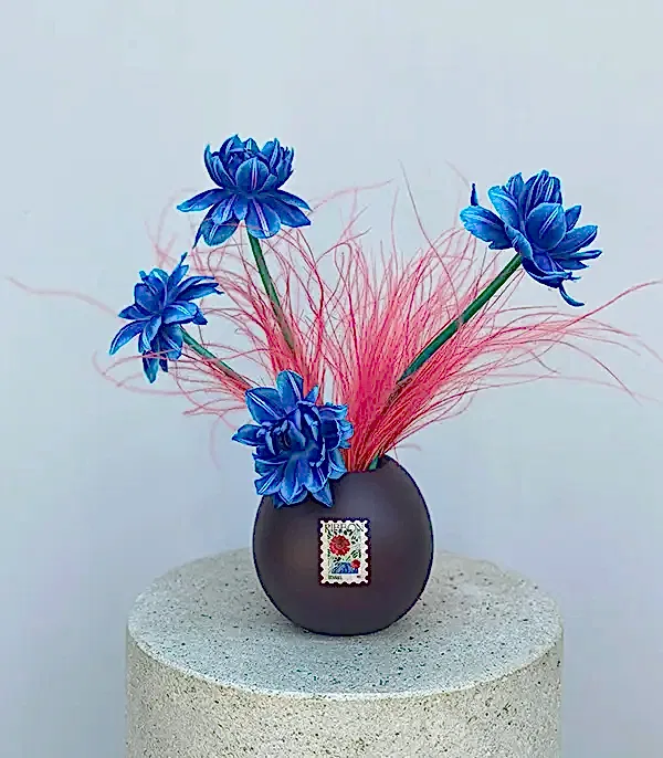 Zeyrek Bloom Stamp Mini Seramik Vazoda Galaksi Laleler İstanbul Aranjmanı